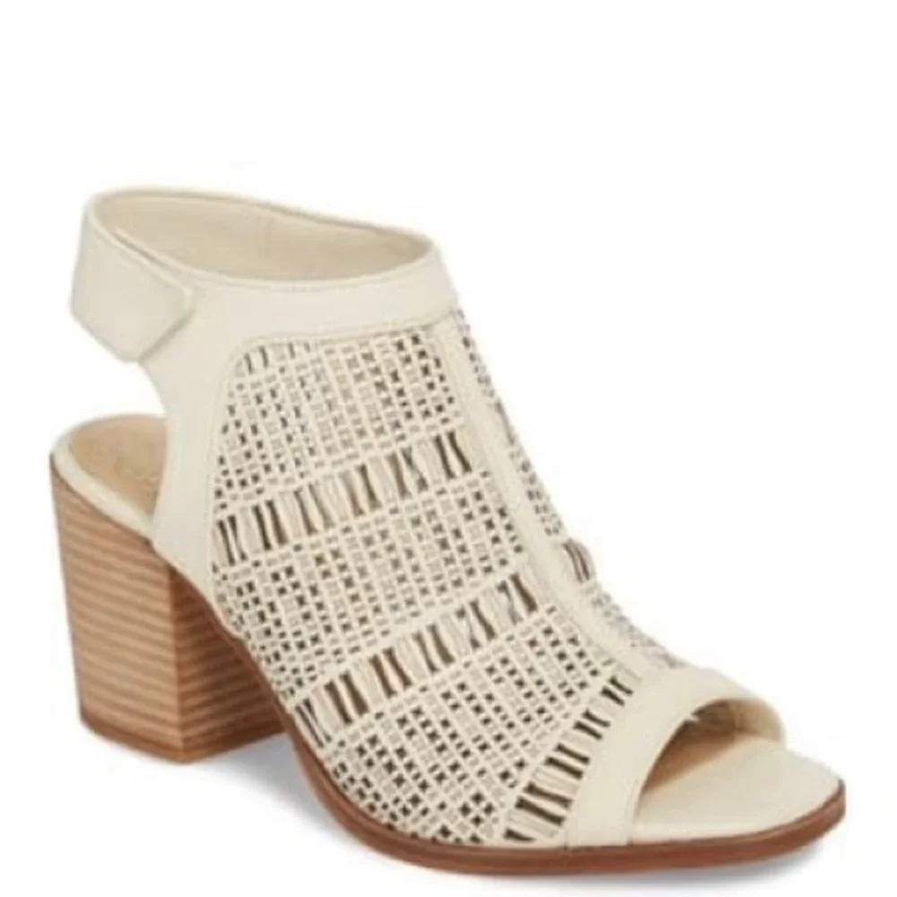 Vince Camuto Laser Cut Leather Block Heel Open Toe Sandal Vanilla Women’s 9 - Picture 1 of 13